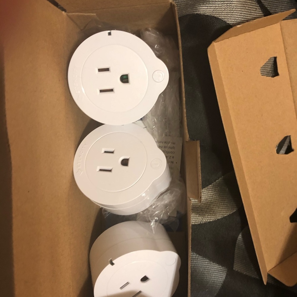 Brand new Wifi plugs 3 plugs